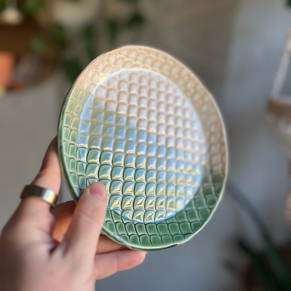 Handmade Green Mermaid Scales Ceramic Plate, 7-Inch Coastal Decorative Dish - Picture 3 of 9